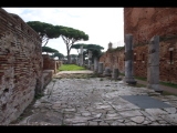 06980 ostia - regio i - forum - porticus - ostseite - ri sueden.jpg